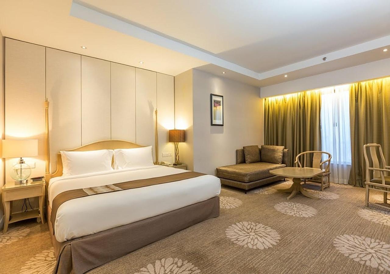 Ramada Plaza By Wyndham Melaka Hotel Room photo